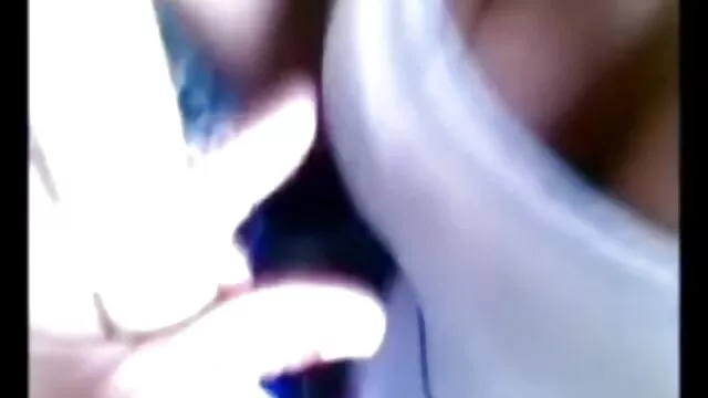 Puta rubia videos calientes latinos recibe facial en gangbang