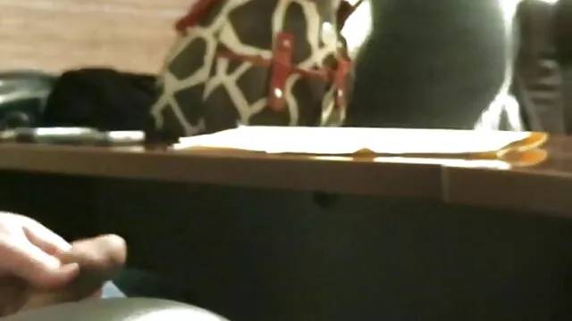 Morena de tetas grandes masturbándose con un consolador en webcam porno latino el culo