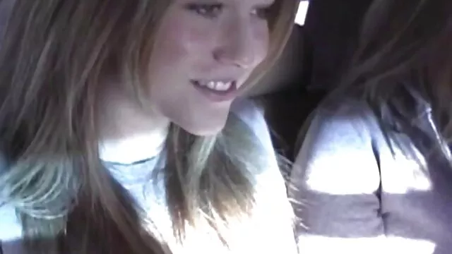 Liz tiene una potnolatino boca abierta loca y esperma explotando por su culo