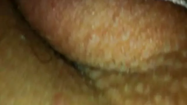 Morena porno casero en español latino de culo fino chupa una polla fea hasta que sopla