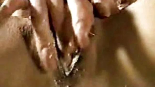 Adolescente xxx pornolatino lesbianas compartiendo consolador