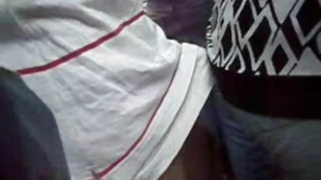 Esposa negra usa juguete en el xxxvideoslatinos coño mojado y luego se la follan