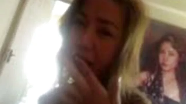 N. Tía india tomando video porno audio latino cerveza, exponer su coño